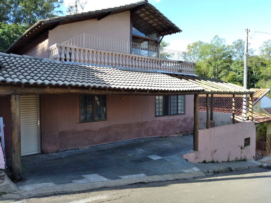 #82 - Casa para Venda em Águas de São Pedro - SP